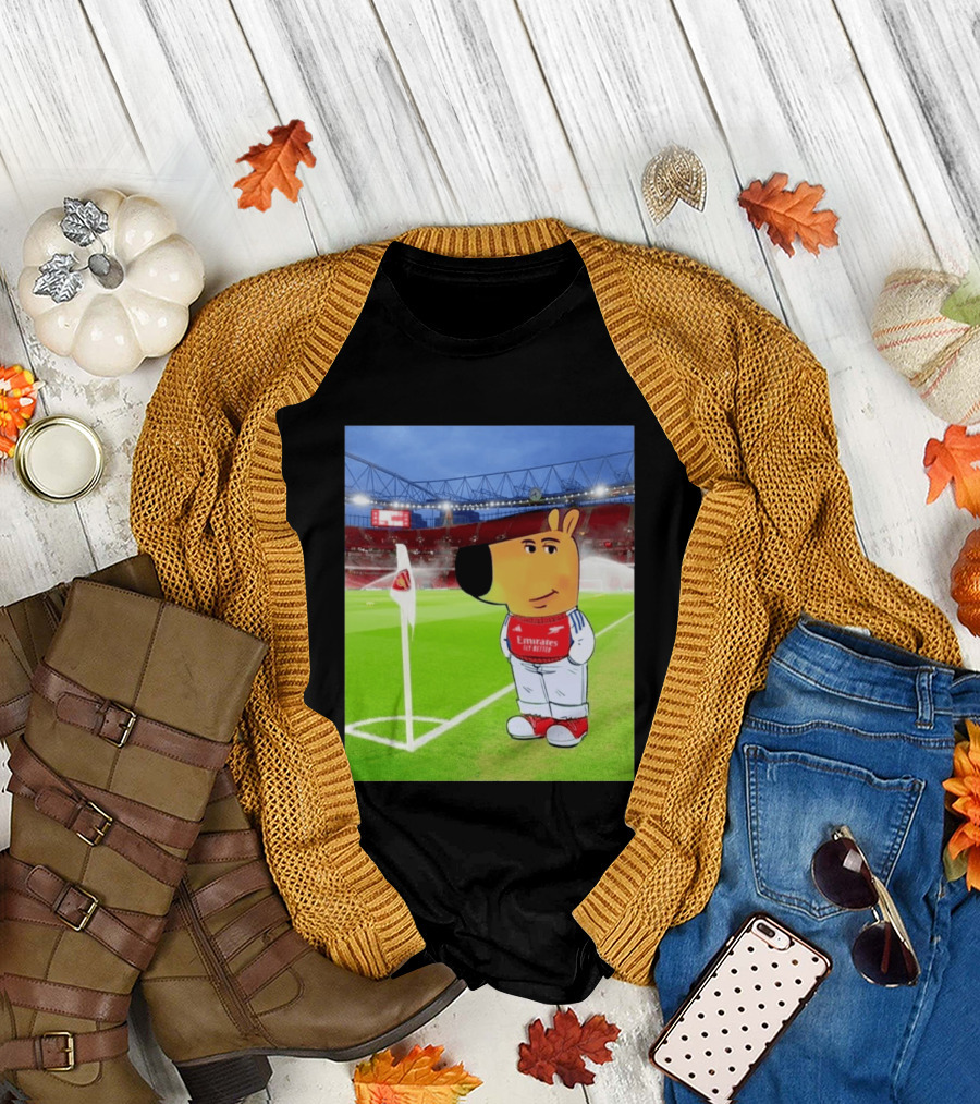 Chill Cartoon Dog in Arsenal Kit at Stadium Awaiting UCL Victory T-Shirt