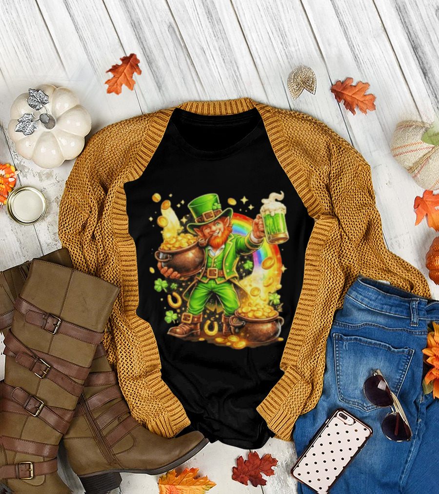 St Patricks Day Irish Leprechaun Cheers with Pot of Gold and Rainbow Luck T-Shirt