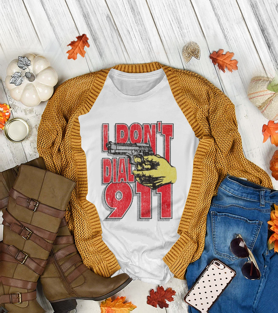 Handgun I Don't Dial 911 Retro Bold Red T-Shirt
