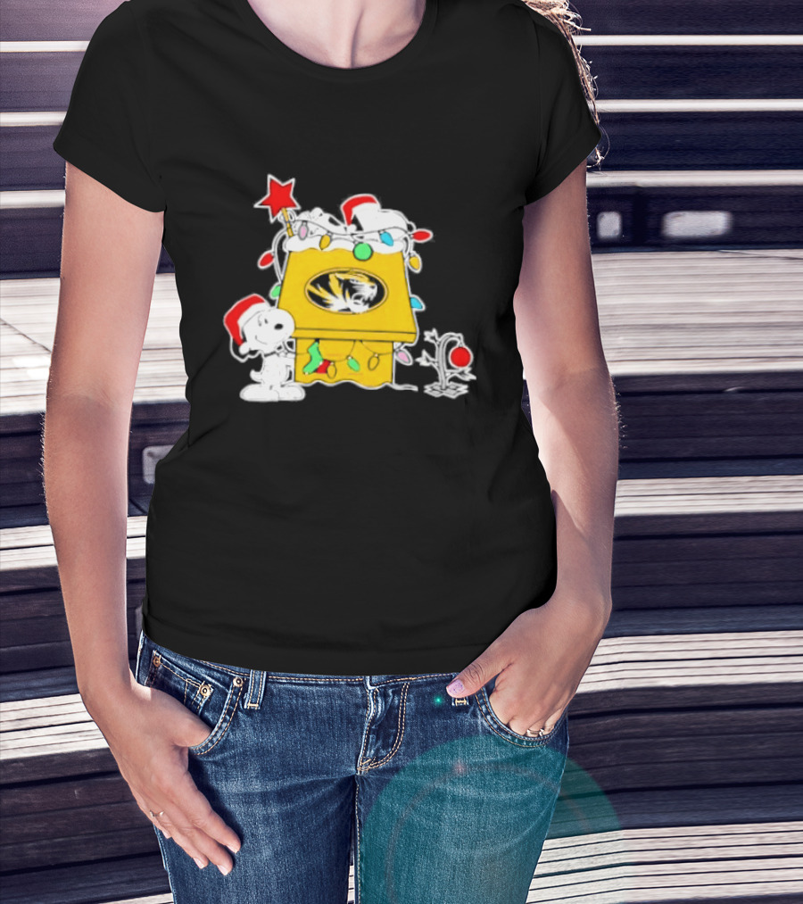 Snoopy Missouri Tigers Christmas Holiday 2025 Peanuts Festive Celebration T-Shirt