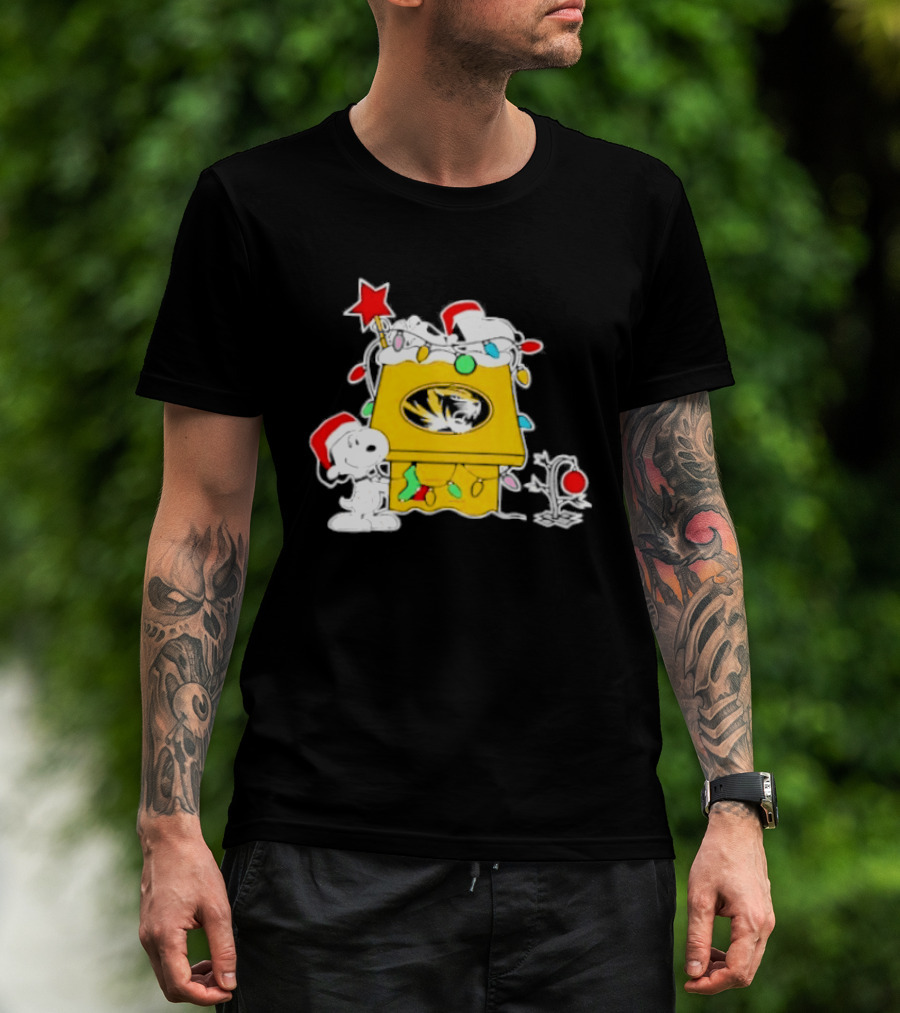 Snoopy Missouri Tigers Christmas Holiday 2025 Peanuts Festive Celebration T-Shirt