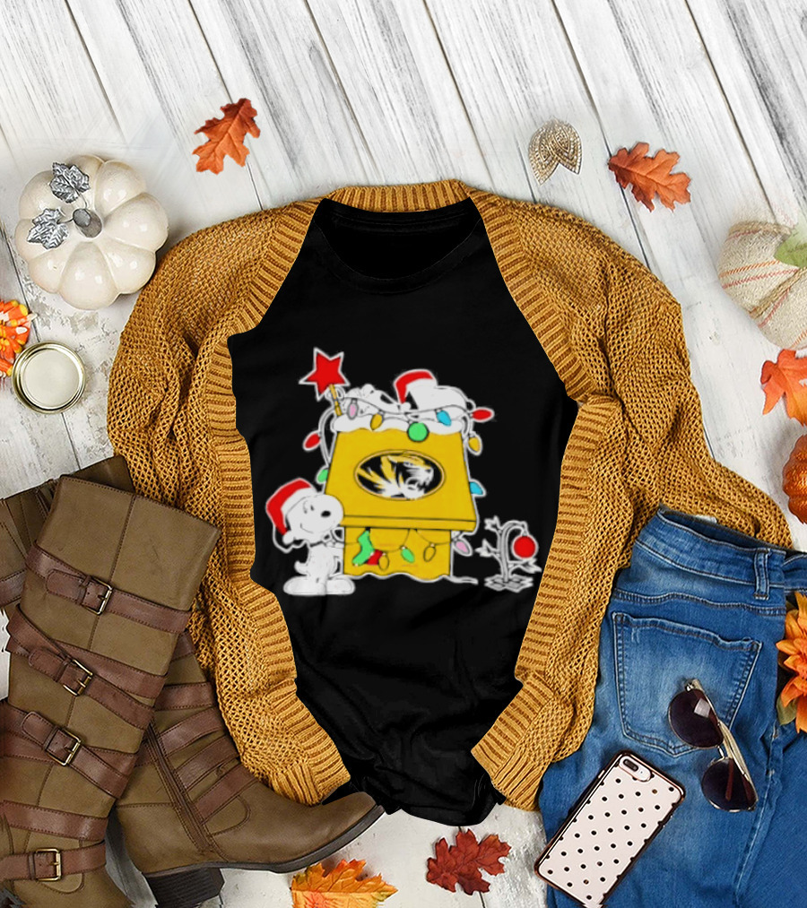 Snoopy Missouri Tigers Christmas Holiday 2025 Peanuts Festive Celebration T-Shirt