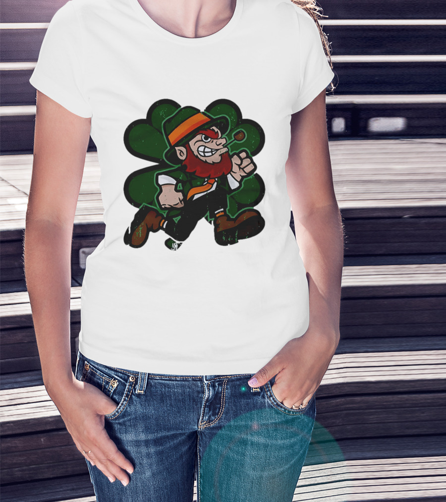 Leprechaun St. Patrick's Day Four Leaf Clover Smoking Pipe Vintage Irish T-Shirt