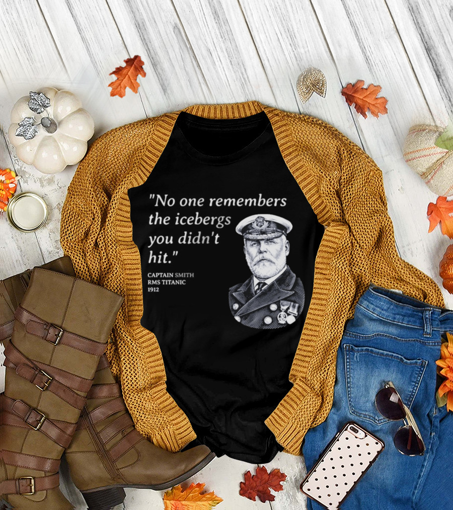 No One Remembers The Icebergs You Didn't Hit Captain Smith RMS Titanic 1912 T-Shirt
