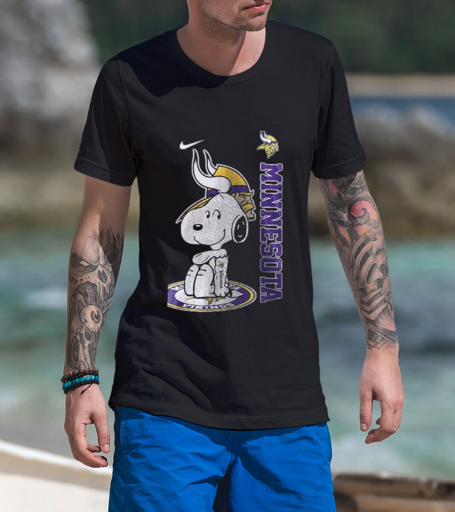 Minnesota Vikings Peanuts Snoopy Thank You For The Memories T-Shirt