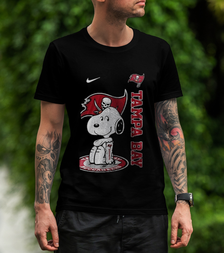 Tampa Bay Buccaneers Snoopy Football Memories Peanuts Collaboration T-Shirt