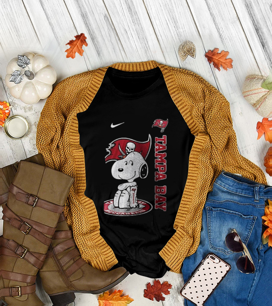 Tampa Bay Buccaneers Snoopy Football Memories Peanuts Collaboration T-Shirt