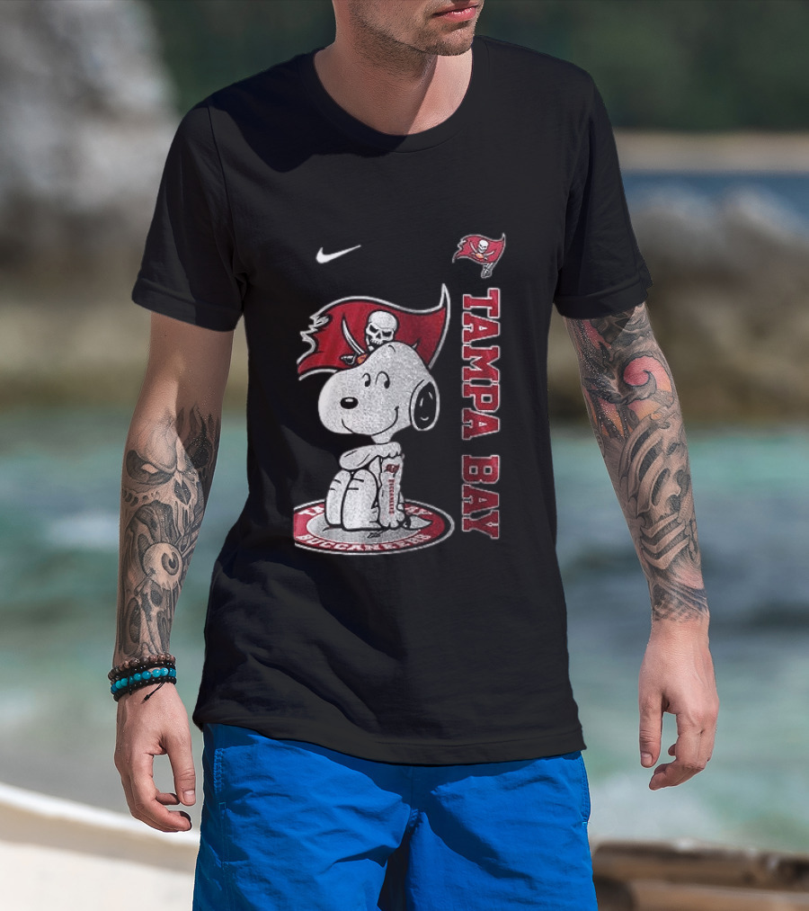Tampa Bay Buccaneers Snoopy Football Memories Peanuts Collaboration T-Shirt