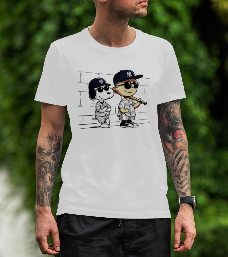 Peanuts Snoopy Charlie Brown New York Yankees Baseball Fan Collection T-Shirt