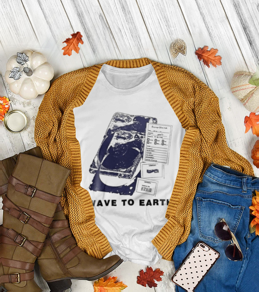 Wave To Earth Vintage Cassette Player Aesthetic T-Shirt