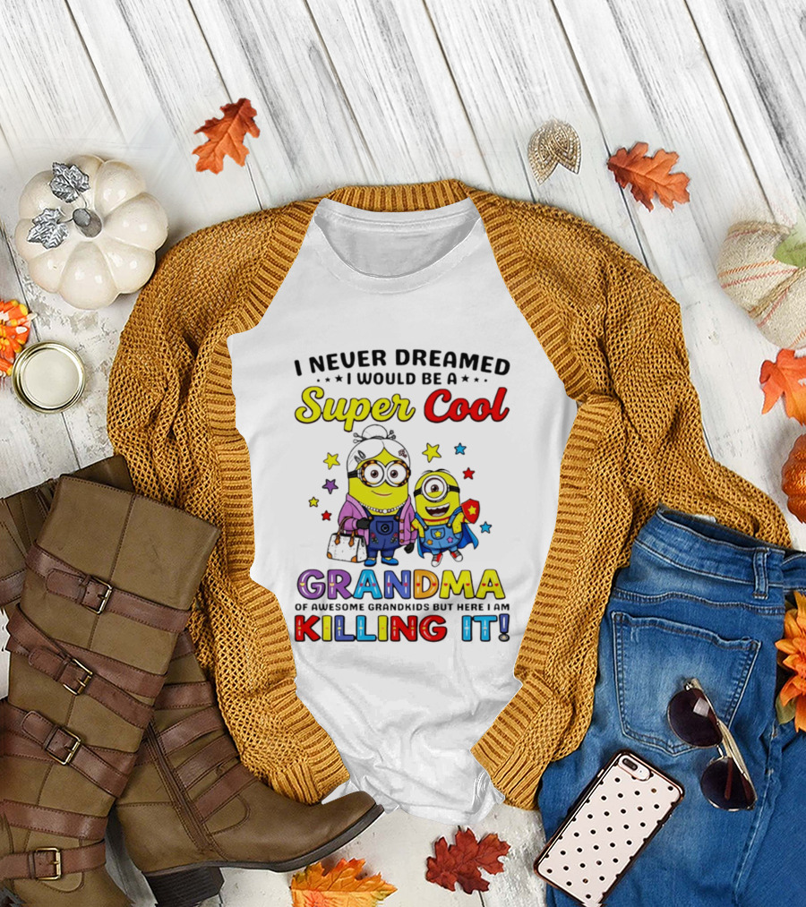 I Never Dreamed I Would Be a Super Cool Grandma Minion Killing It T-Shirt