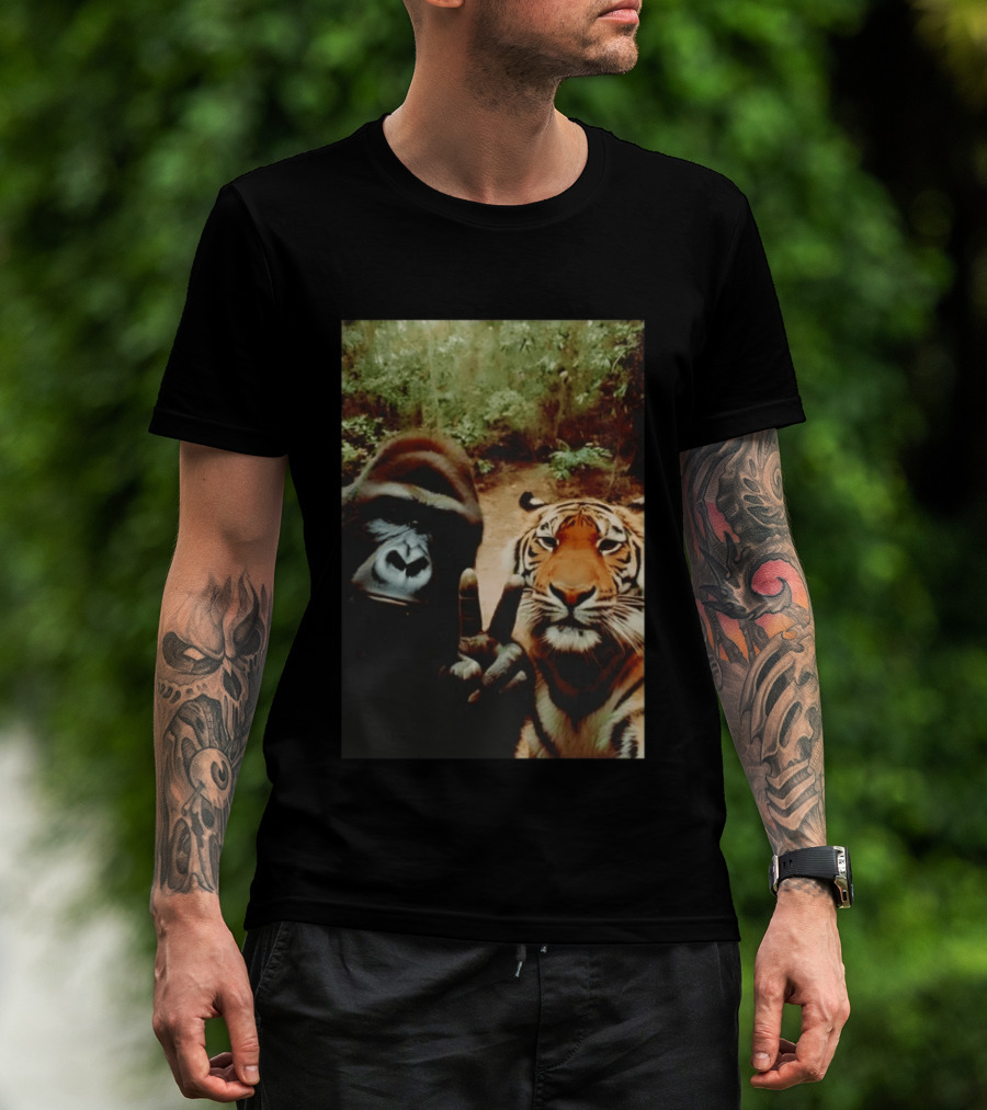 Gorilla And Tiger Peace Selfie Hi T-Shirt