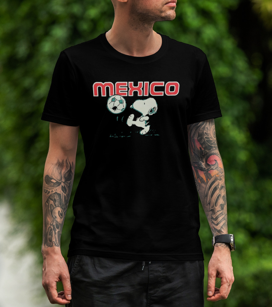 Mexico Snoopy Soccer Player Peanuts Football T-Shirt