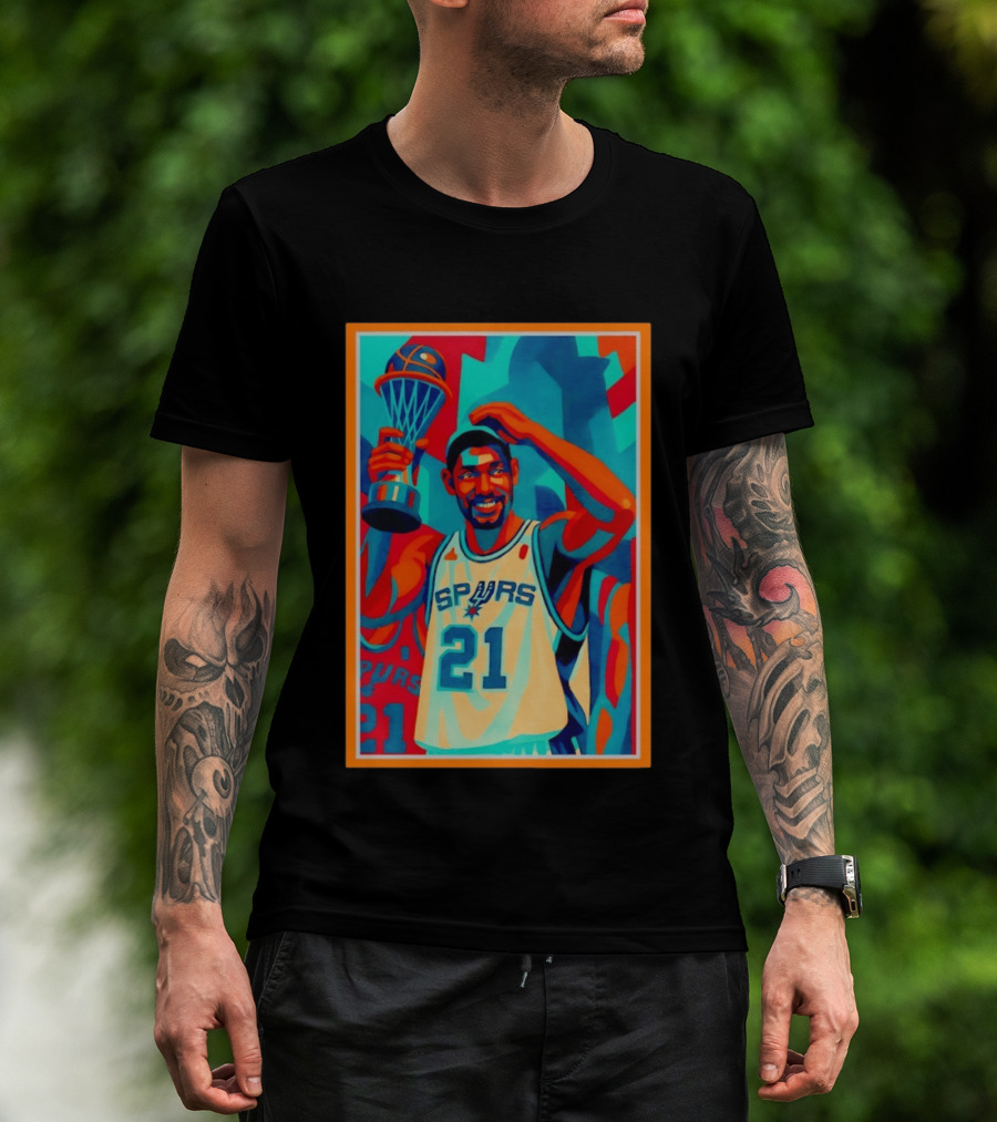 Tim Duncan San Antonio Spurs 21 Holding Trophy Victory Celebration T-Shirt