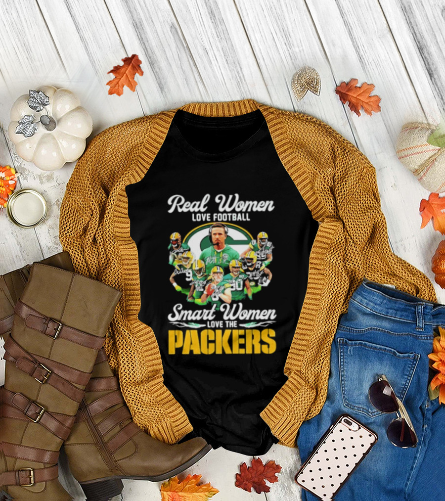 Real Women Love Football Smart Women Love the Packers T-Shirt