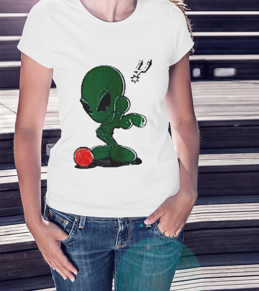 San Antonio Spurs Alien Basketball Dribble T-Shirt