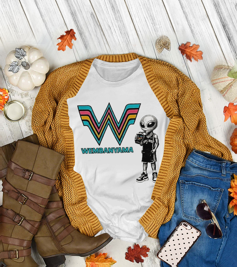 San Antonio Spurs Wembanyama Alien Drinking Spurs T-Shirt