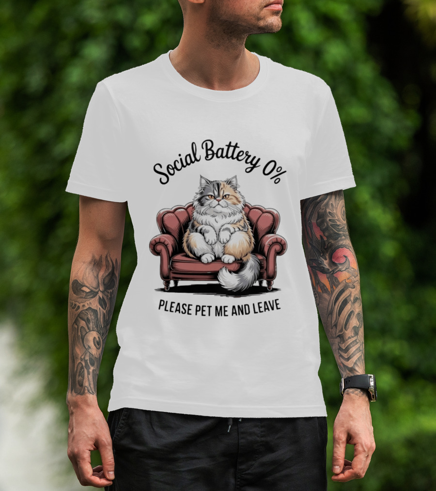 Social Battery 0% Cat Please Pet Me And Leave T-Shirt