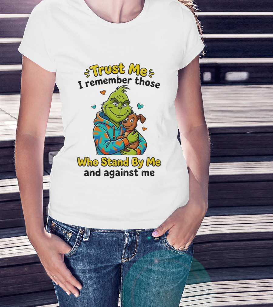 Trust Me I Remember Those Who Stand By Me And Against Me Grinch Hugging Dog T-Shirt