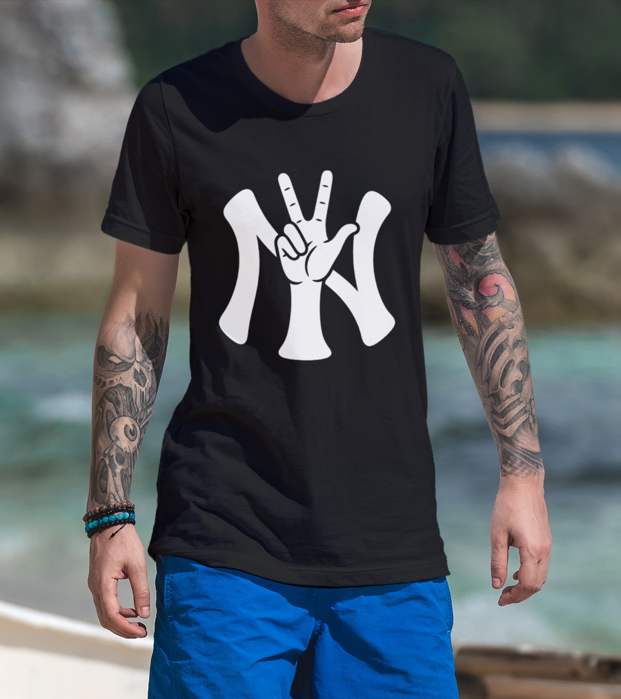 New York Yankees Peace Victory North Star Midwest Yankees Fan T-Shirt