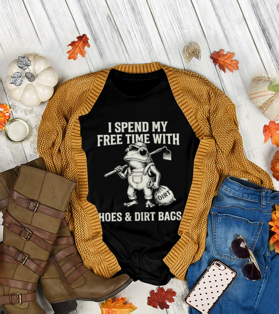 I Spend My Free Time with Hoes and Dirt Bags Frog Farmer T-Shirt