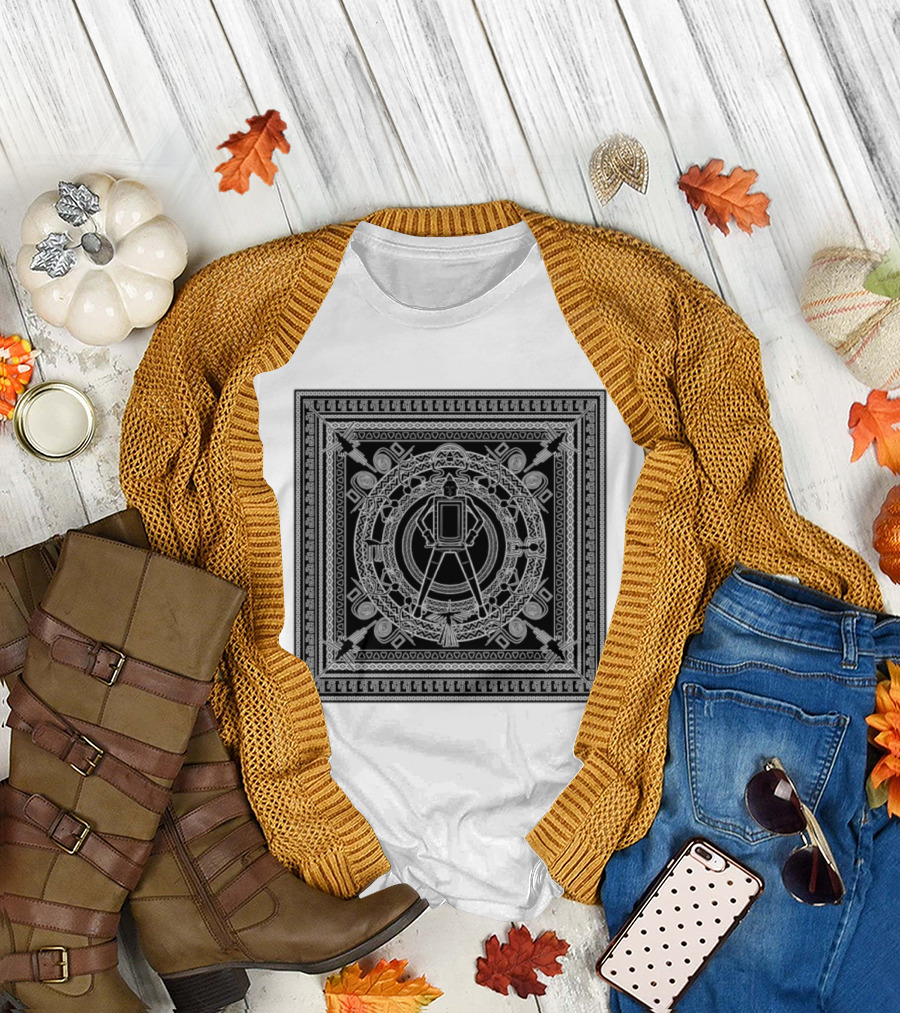 Aztec God Warrior Mesoamerican Calendar Stone Symbols Ancient Mexico Mythology T-Shirt