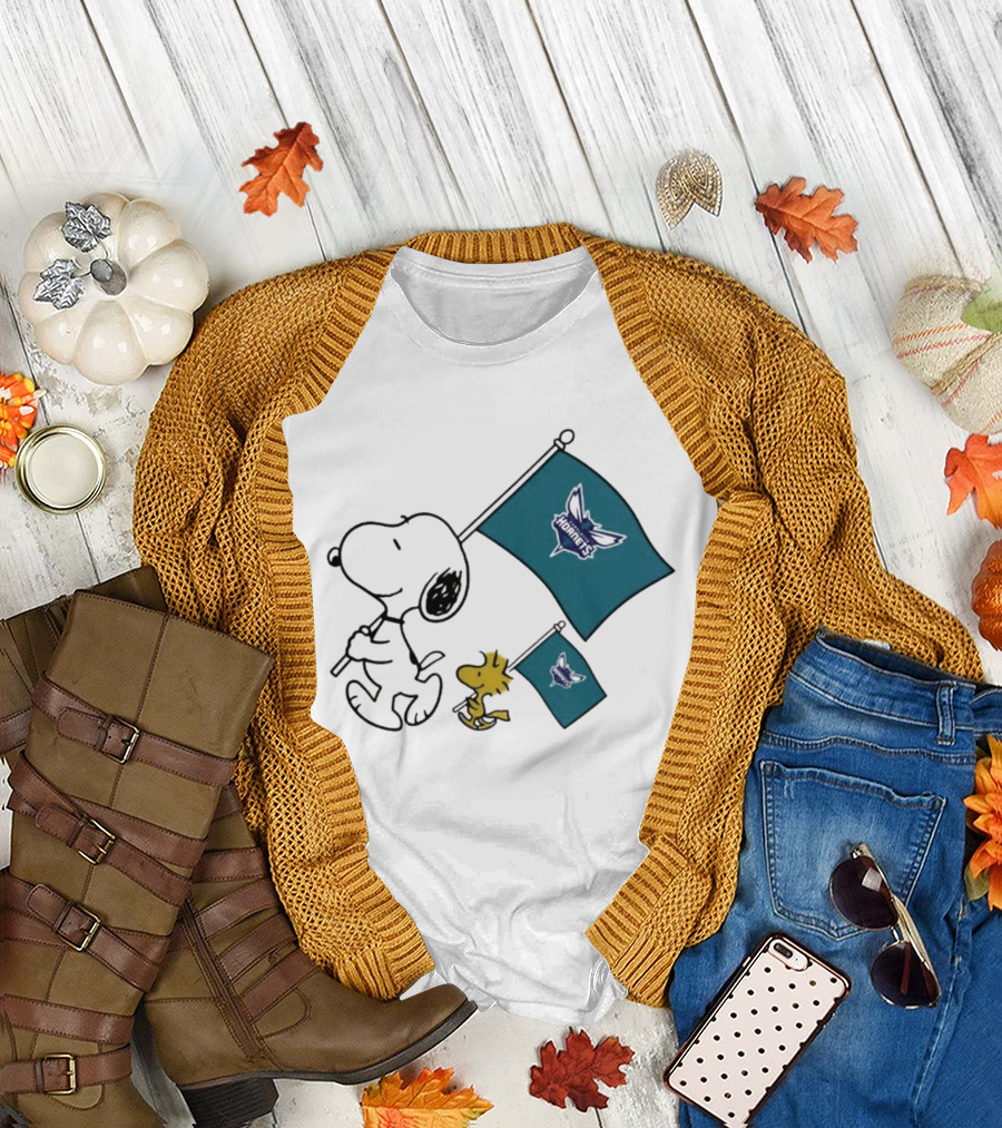 Snoopy and Woodstock Charlotte Hornets Flag Display T-Shirt