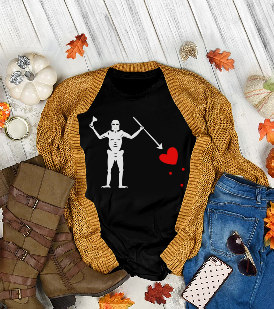 Skeleton with Spear and Heart Symbol Edward Blackbeard Teach T-Shirt
