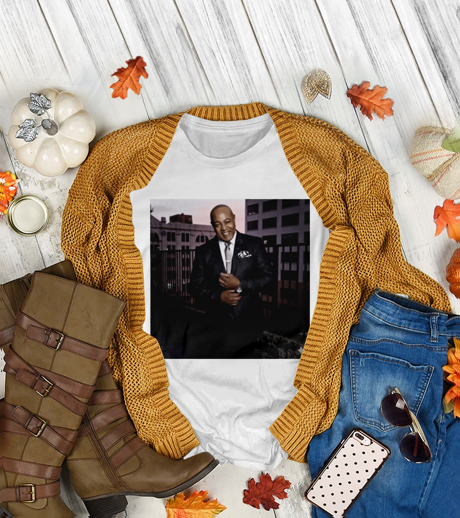 Peabo Bryson Soul Singer Known as the Voice of Love Dies at 75 T-Shirt