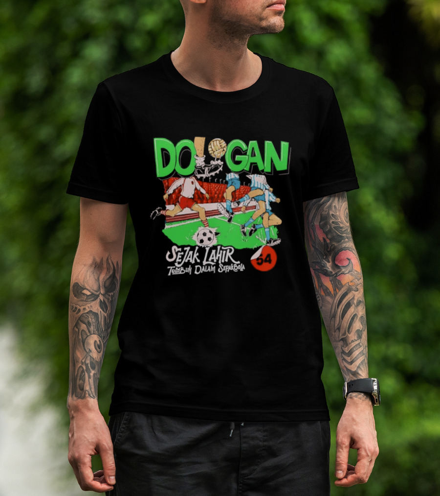 Dologan FC Sejak Lahir Tumbuh Dalam Sepakbola Retro Football Players And Field T-Shirt