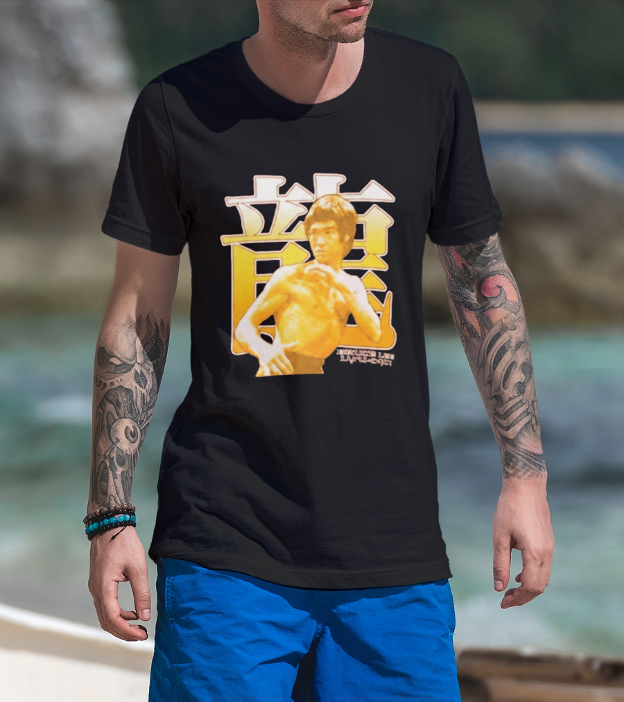 Bruce Lee Iconic Martial Arts Pose Chinese Characters T-Shirt