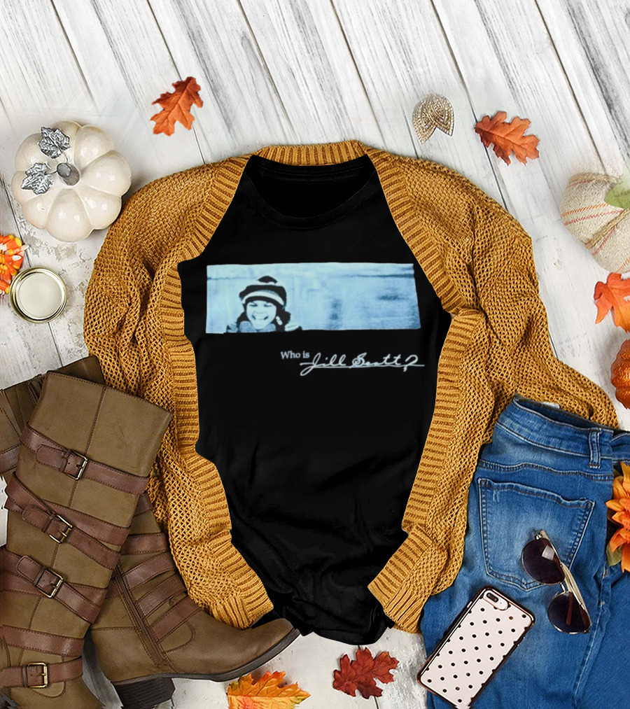 Jill Scott Smiling with Beanie and Scarf T-Shirt