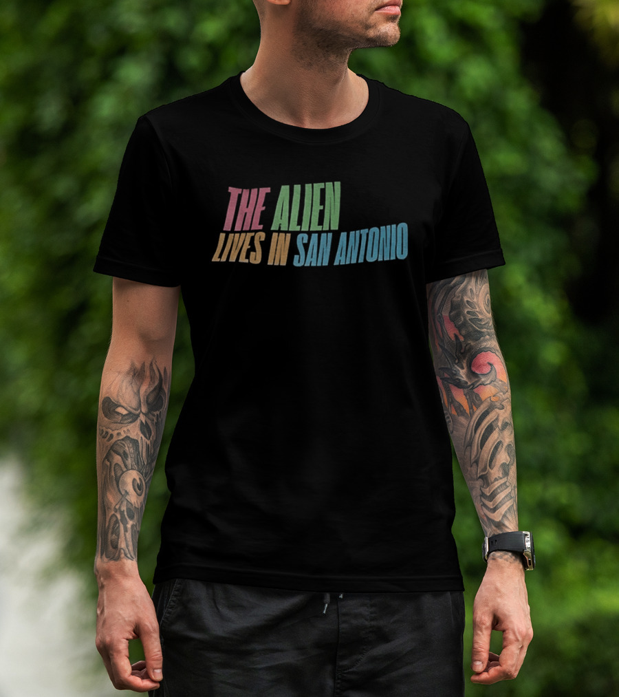 The Alien Lives In San Antonio Spurs Basketball T-Shirt