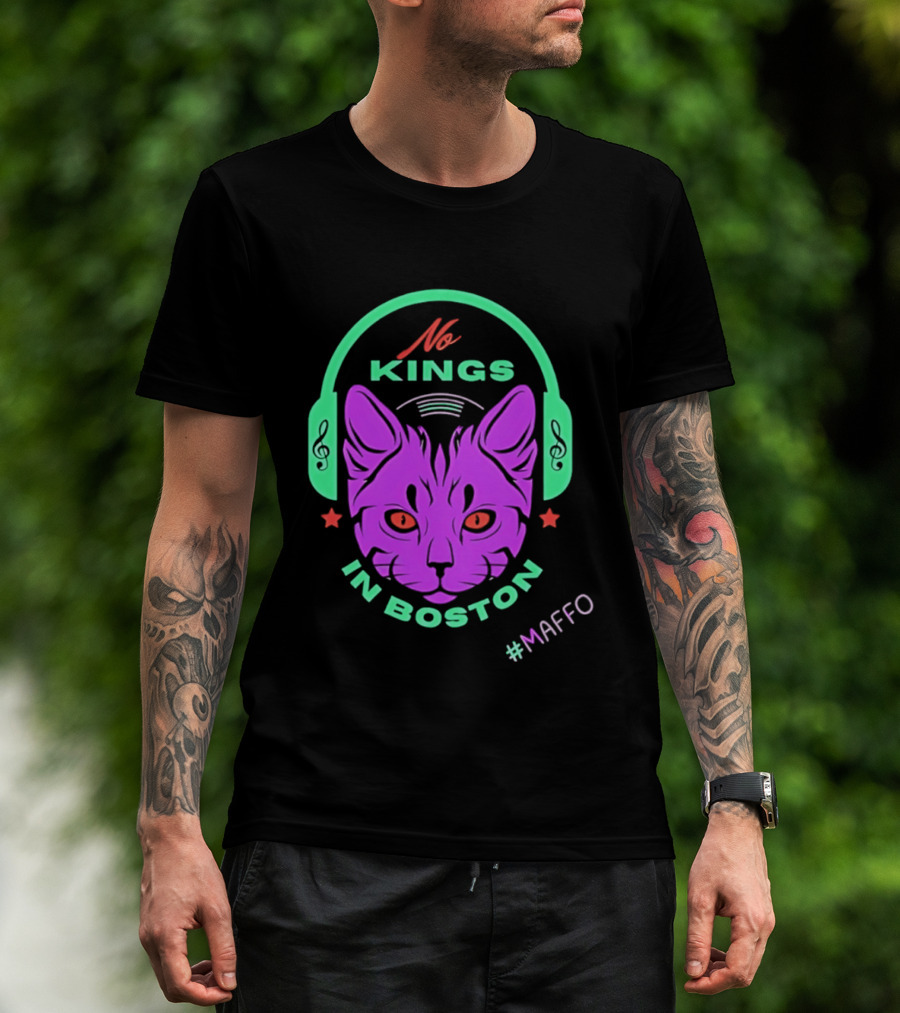 No Kings In Boston Cat With Headphones #Maffo T-Shirt