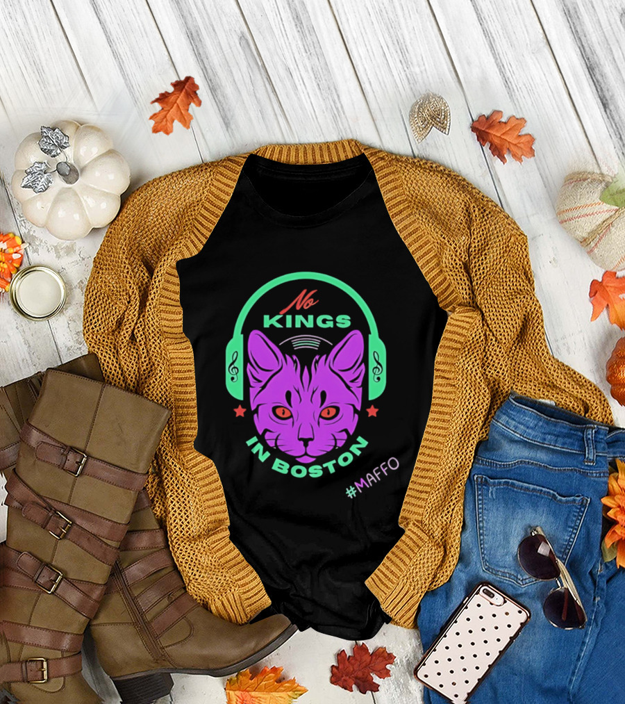 No Kings In Boston Cat With Headphones #Maffo T-Shirt