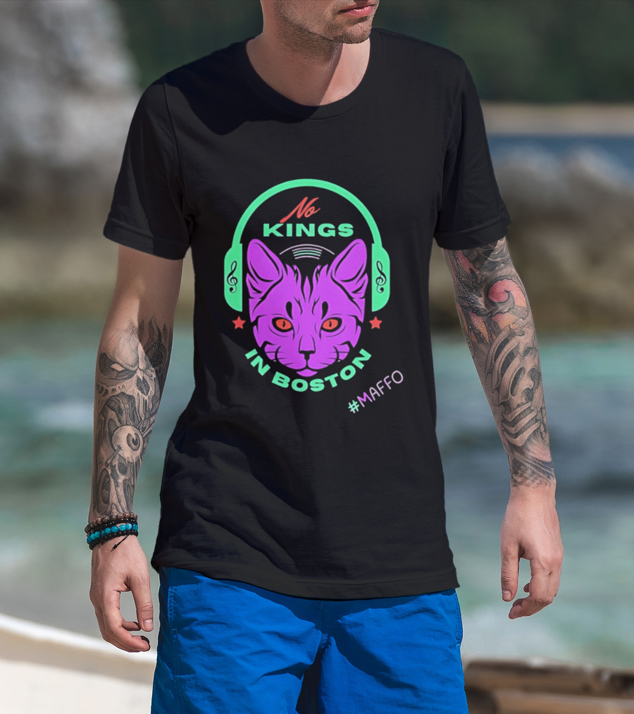 No Kings In Boston Cat With Headphones #Maffo T-Shirt