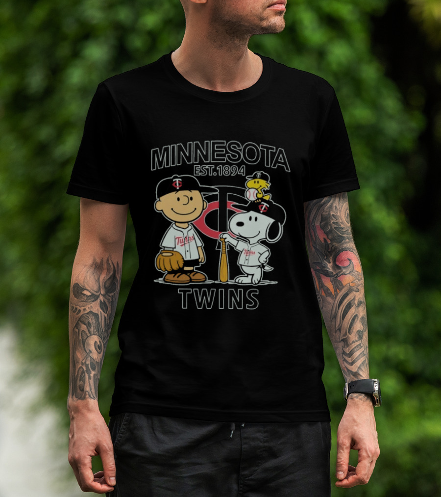 Minnesota Twins Est 1894 Snoopy Peanuts Baseball Charlie Brown Woodstock T-Shirt