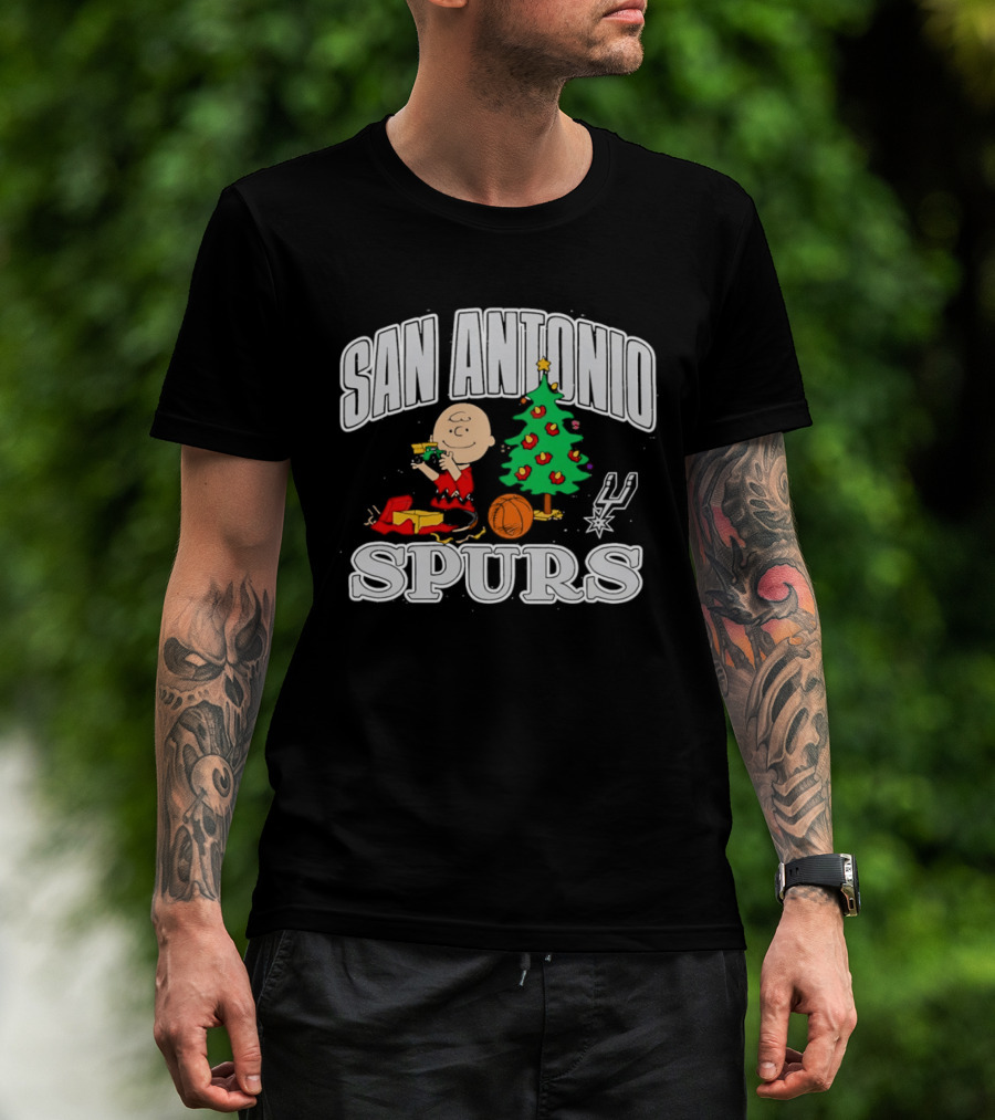 San Antonio Spurs Peanuts Charlie Brown Christmas Tree T-Shirt