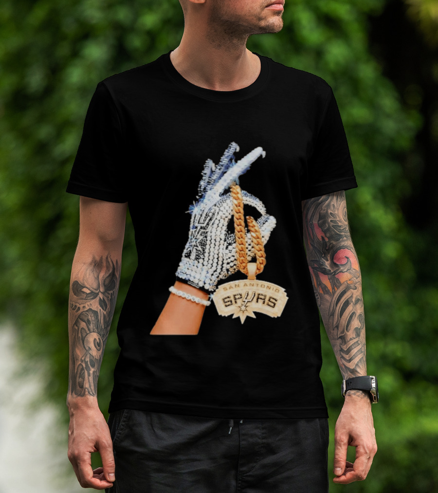 San Antonio Spurs Diamond Gold Glove And Pendant T-Shirt