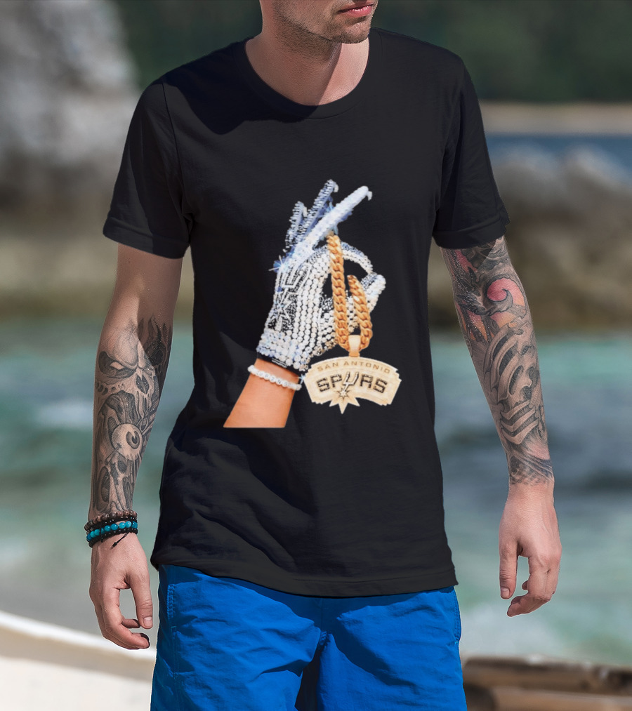 San Antonio Spurs Diamond Gold Glove And Pendant T-Shirt