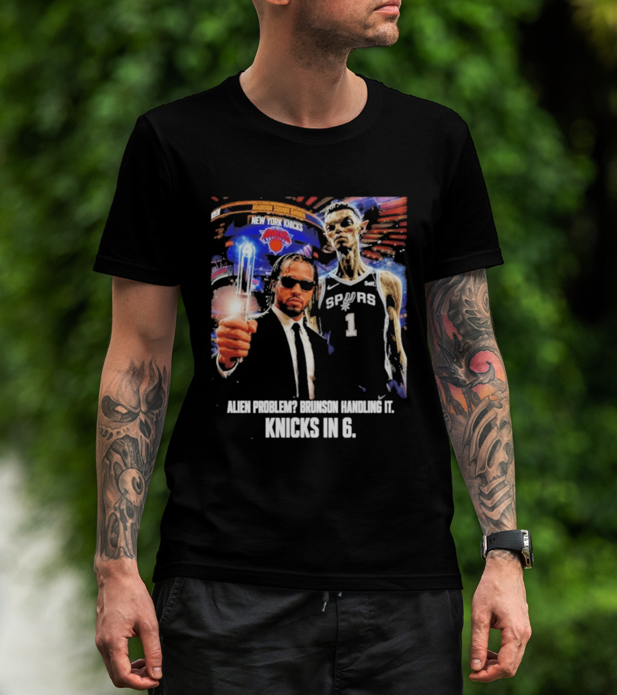 Knicks In 6 Alien Problem Madison Square Garden Spurs T-Shirt