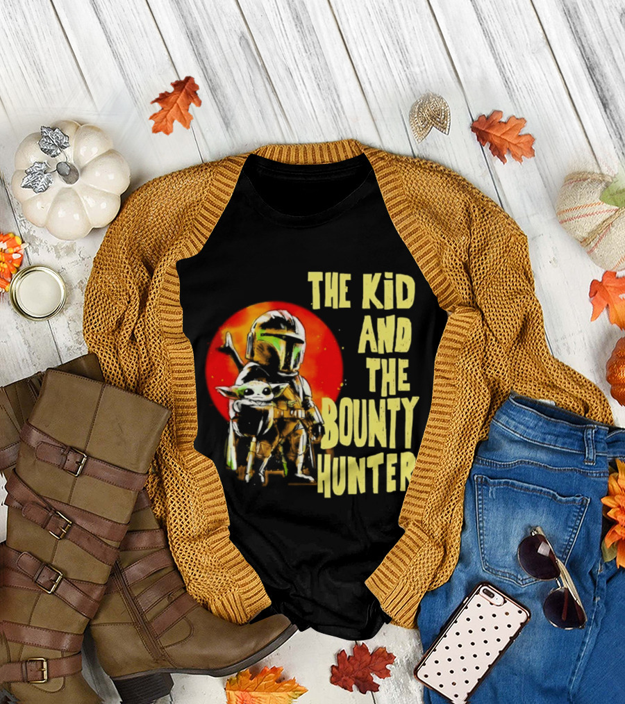 The Kid and The Bounty Hunter Grogu Din Djarin Star Wars Mandalorian Red Circle T-Shirt