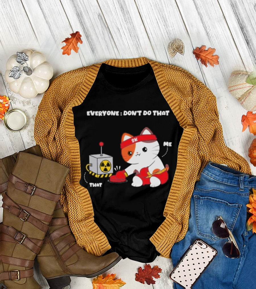 Cute Cat SK Headband Boxing Gloves Pressing Nuclear Button Don't Do That T-Shirt