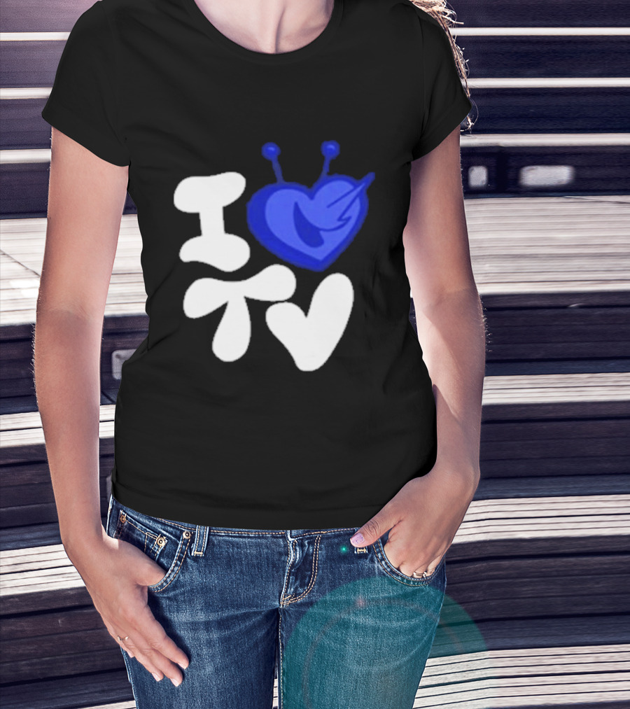 Paperboxmart I Love TV Blue Heart Antenna T-Shirt