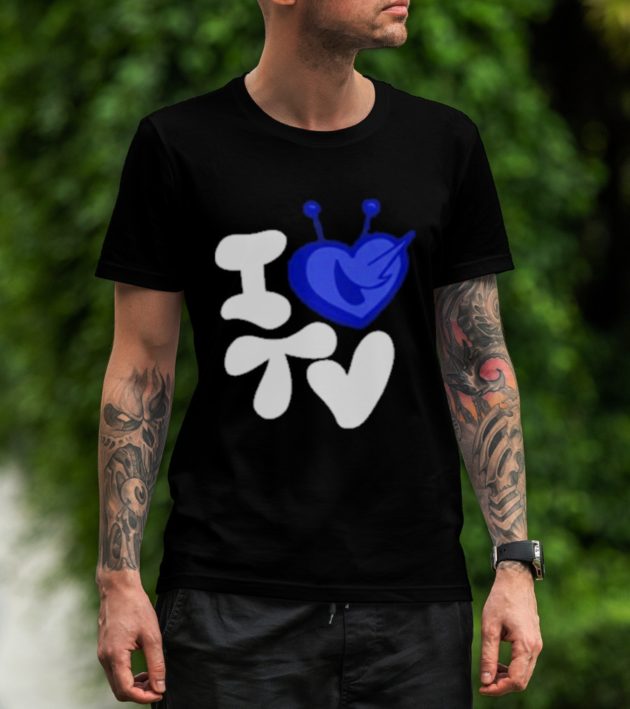 Paperboxmart I Love TV Blue Heart Antenna T-Shirt