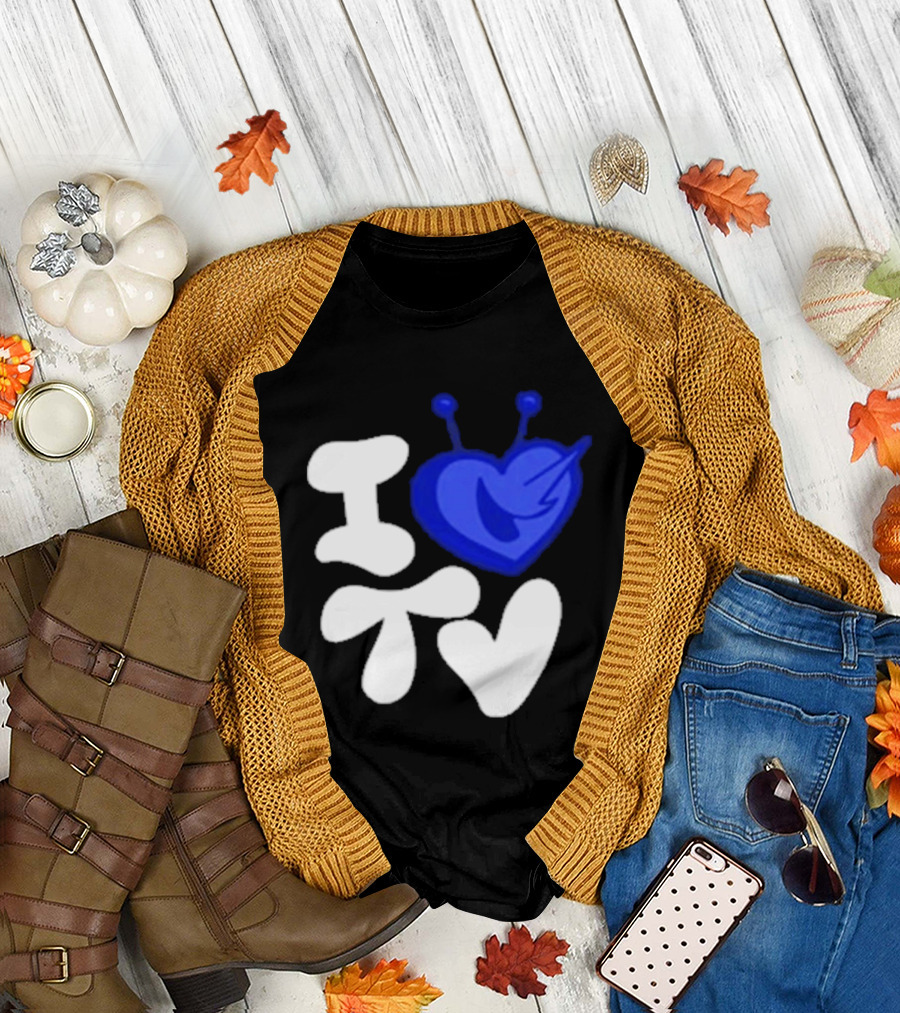 Paperboxmart I Love TV Blue Heart Antenna T-Shirt