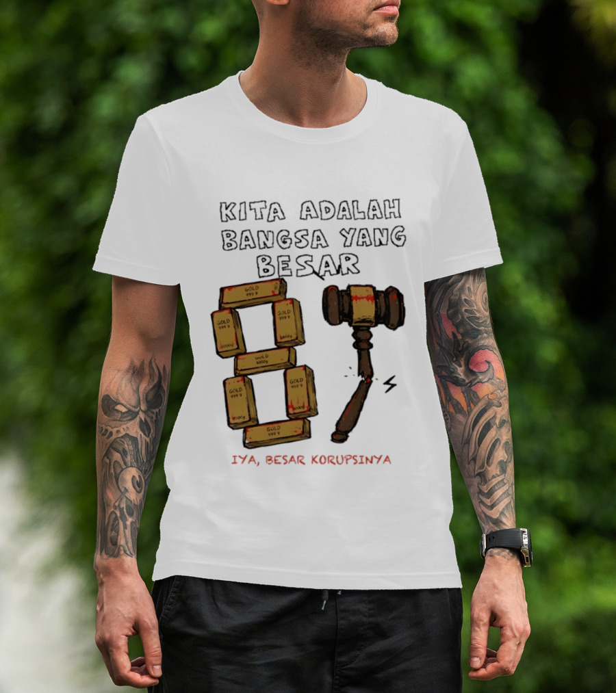 Kita Adalah Bangsa Yang Besar Iya Besar Korupsinya Gold Bars And Gavel T-Shirt