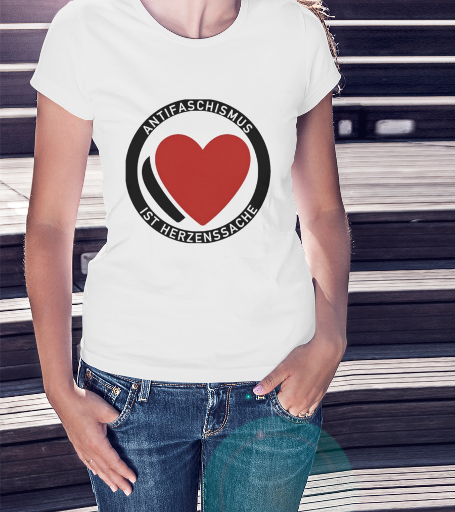 Antifaschismus Ist Herzenssache Symbol Rotes Herz Antifa T-Shirt