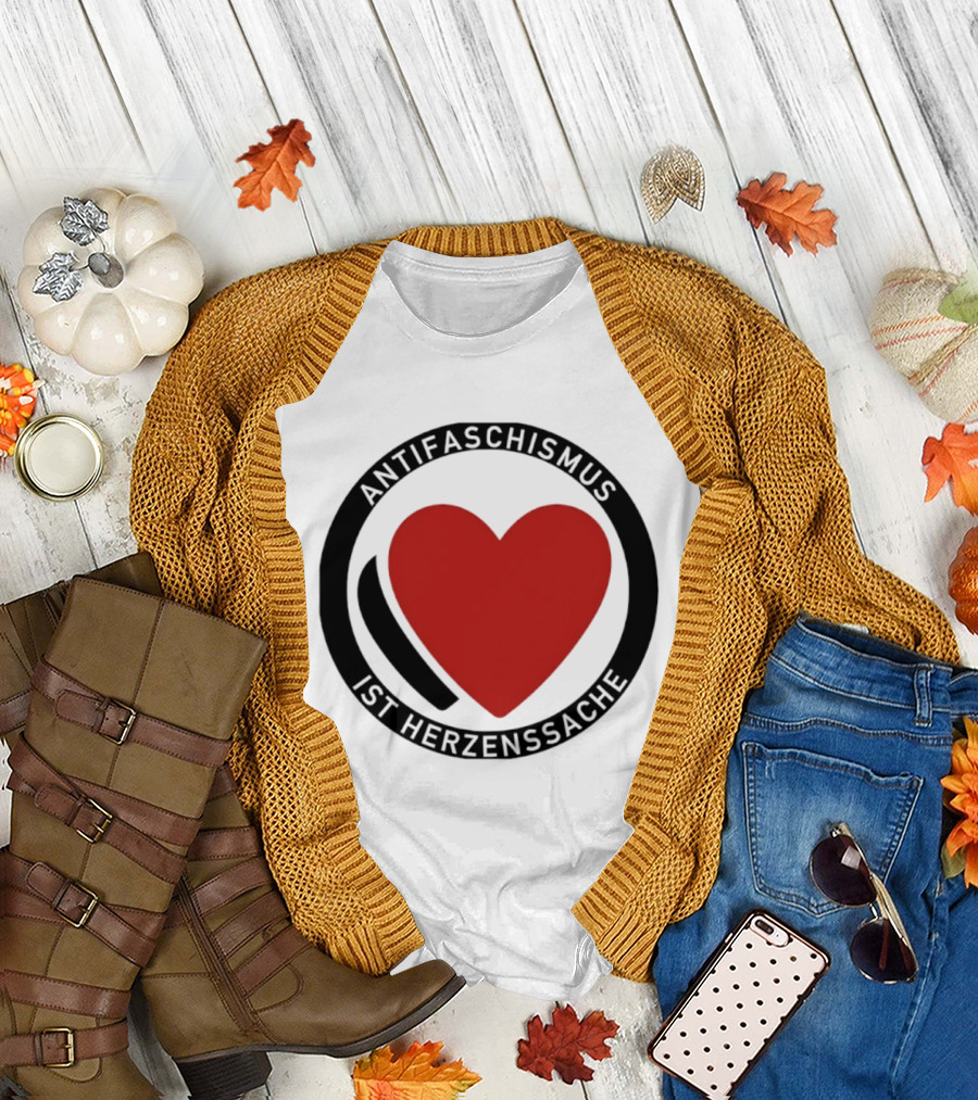 Antifaschismus Ist Herzenssache Symbol Rotes Herz Antifa T-Shirt