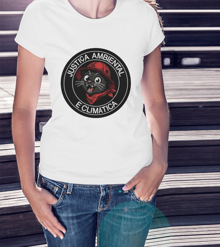 Justiça Ambiental E Climática Black Cat In Red Helmet And Bandana T-Shirt